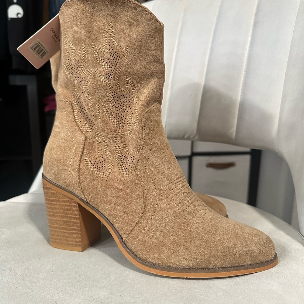 Olivia and Kate Women's Faux Suede Western Boots Size 6.5